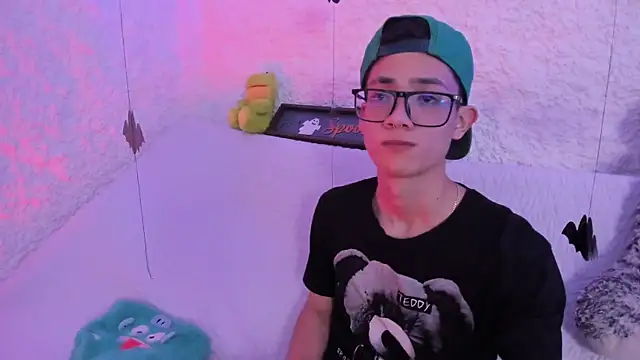 Snapshot of thiago_kinghot chatting on 10/11/25, 06:56 thiago kinghot online show from 10/11/25, 06:56