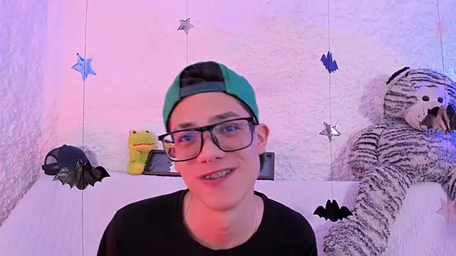 Snapshot of thiago_kinghot chatting on 10/11/25, 07:23 thiago kinghot online show from 10/11/25, 07:23