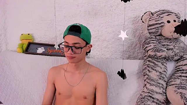 Snapshot of thiago_kinghot chatting on 10/14/25, 12:50 thiago kinghot online show from 10/14/25, 12:50