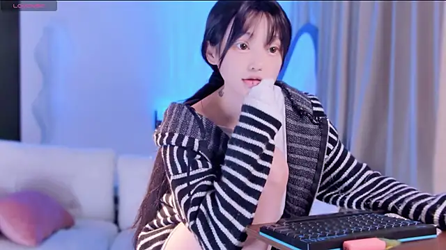 Snapshot of Miya-222 chatting on 04/22/26, 04:37 Miya-222 online show from 04/22/26, 04:37