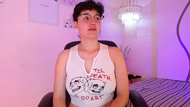 Snapshot of jeroharper chatting on 09/14/25, 06:51 jeroharper online show from 09/14/25, 06:51