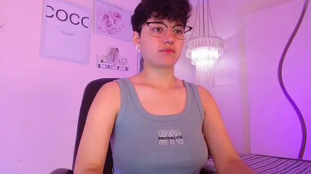 Snapshot of jeroharper chatting on 09/24/25, 02:53 jeroharper online show from 09/24/25, 02:53