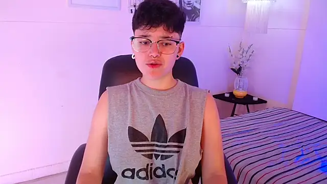 Snapshot of jeroharper chatting on 09/25/25, 02:43 jeroharper online show from 09/25/25, 02:43