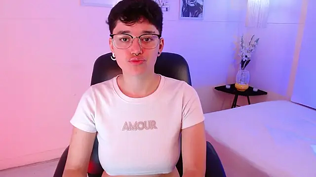 Snapshot of jeroharper chatting on 10/06/25, 01:19 jeroharper online show from 10/06/25, 01:19