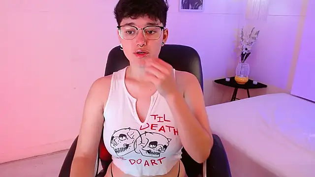 Snapshot of jeroharper chatting on 10/09/25, 02:48 jeroharper online show from 10/09/25, 02:48