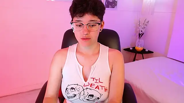 Snapshot of jeroharper chatting on 10/20/25, 03:12 jeroharper online show from 10/20/25, 03:12