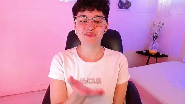 Snapshot of jeroharper chatting on 10/25/25, 02:13 jeroharper online show from 10/25/25, 02:13