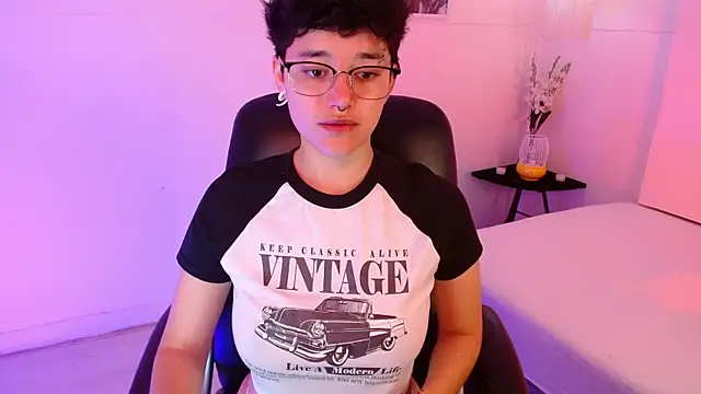 Snapshot of jeroharper chatting on 10/28/25, 02:09 jeroharper online show from 10/28/25, 02:09