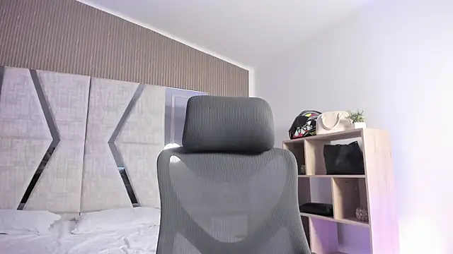 AlliceLover online show from 12/14/25, 11:59