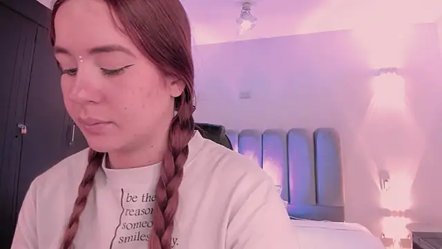 Snapshot of AlliceLover chatting on 12/22/25, 11:51 AlliceLover online show from 12/22/25, 11:51