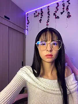 Lia  1 online show from 01/07/26, 10:45