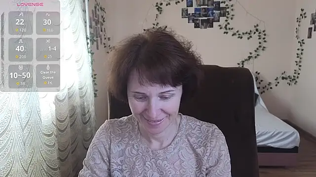 Snapshot of Lia_Tito chatting on 10/24/25, 06:32 Lia Tito online show from 10/24/25, 06:32