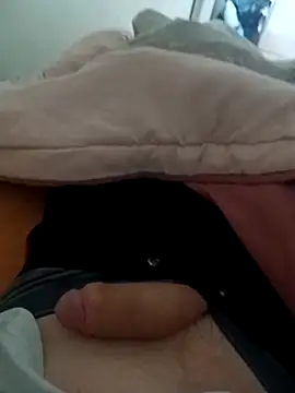 Snapshot of berto_acierto98 chatting on 11/23/25, 01:22 berto acierto98 online show from 11/23/25, 01:22