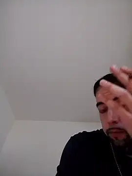 Snapshot of berto_acierto98 chatting on 12/14/25, 12:54 berto acierto98 online show from 12/14/25, 12:54