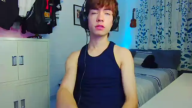 Snapshot of Tonerii chatting on 09/10/25, 02:22 Tonerii online show from 09/10/25, 02:22