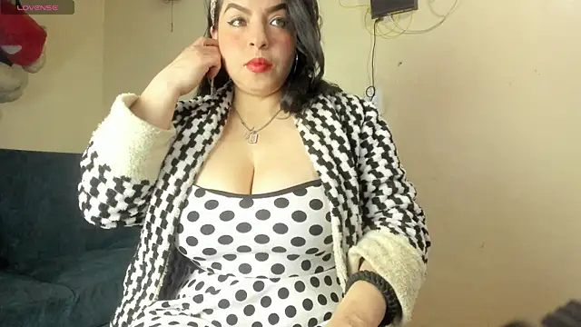 angela suaza online show from 10/15/25, 02:01