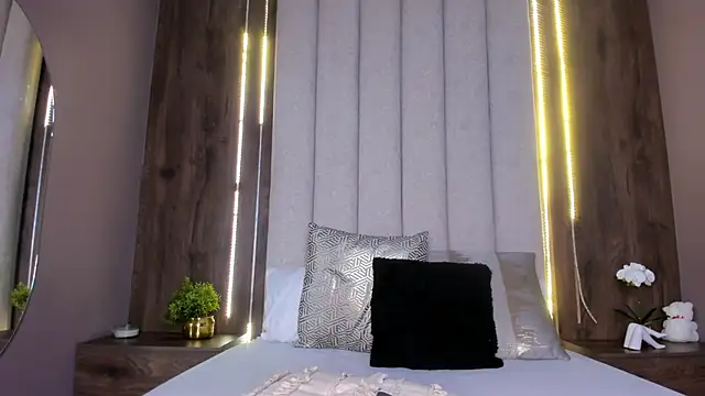 LucySalvatore  online show from 09/12/25, 08:25