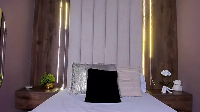 LucySalvatore  online show from 09/13/25, 03:45