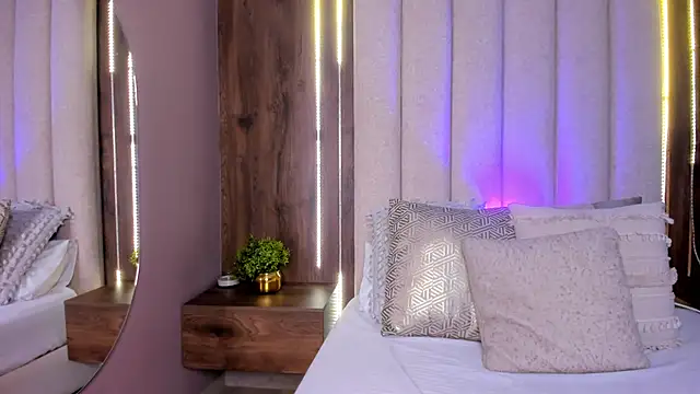 LucySalvatore  online show from 10/01/25, 02:34