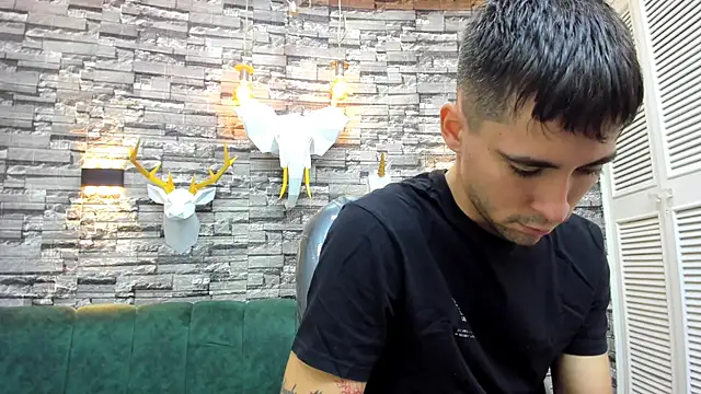 mike whitee online show from 10/15/25, 08:25