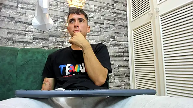 mike whitee online show from 10/18/25, 01:52