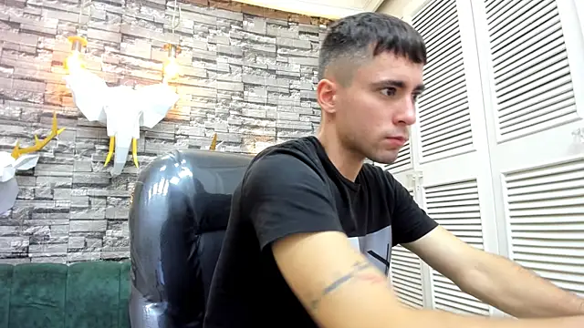 mike whitee online show from 10/24/25, 05:48