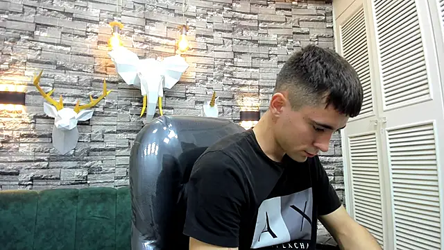 mike whitee online show from 10/26/25, 04:18