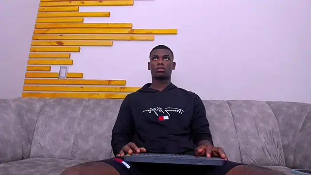 Snapshot of latin_night chatting on 09/24/25, 01:25 latin night online show from 09/24/25, 01:25