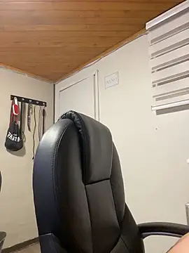 Snapshot of Karen18_boobs chatting on 02/17/26, 01:24 Karen18 boobs online show from 02/17/26, 01:24