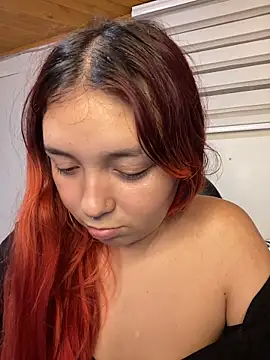 Snapshot of Karen18_boobs chatting on 02/21/26, 02:01 Karen18 boobs online show from 02/21/26, 02:01