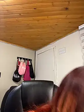 Snapshot of Karen18_boobs chatting on 02/27/26, 03:39 Karen18 boobs online show from 02/27/26, 03:39