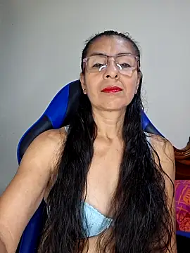 Snapshot of Natasha_50 chatting on 12/21/25, 04:30 Natasha 50 online show from 12/21/25, 04:30