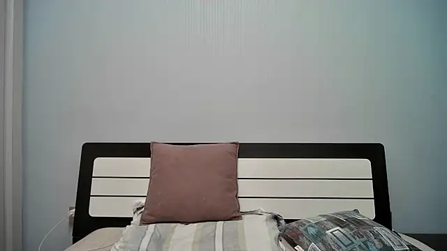 Snapshot of peijiangzhao chatting on 10/04/25, 02:15 peijiangzhao online show from 10/04/25, 02:15