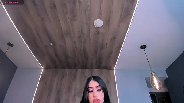 LeahLombardi  online show from 10/10/25, 04:00