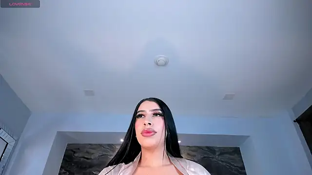 Snapshot of LeahLombardi_ chatting on 12/16/25, 04:06 LeahLombardi online show from 12/16/25, 04:06