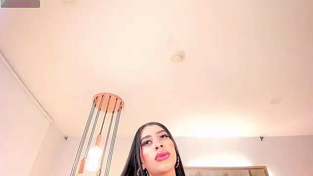 Snapshot of LeahLombardi_ chatting on 01/08/26, 03:42 LeahLombardi online show from 01/08/26, 03:42