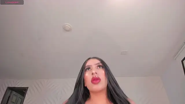 Snapshot of LeahLombardi_ chatting on 03/31/26, 03:30 LeahLombardi online show from 03/31/26, 03:30