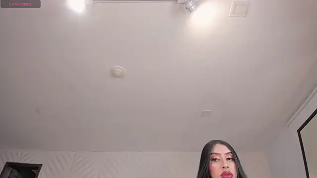 Snapshot of LeahLombardi_ chatting on 04/01/26, 03:40 LeahLombardi online show from 04/01/26, 03:40