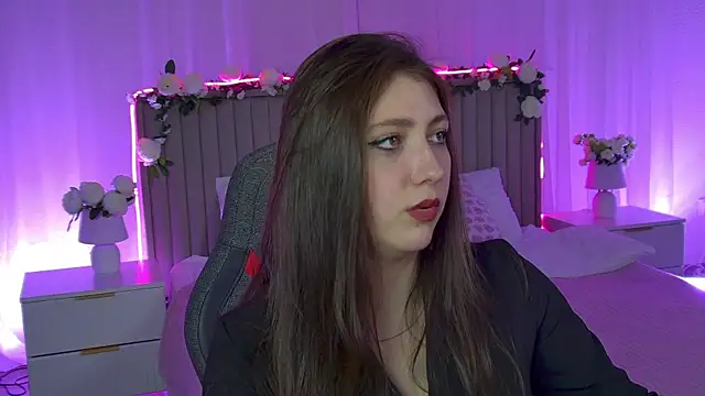 Snapshot of Mary_Miiller chatting on 12/22/25, 06:43 Mary Miiller online show from 12/22/25, 06:43