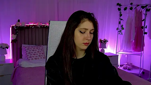 Snapshot of Mary_Miiller chatting on 03/06/26, 08:22 Mary Miiller online show from 03/06/26, 08:22