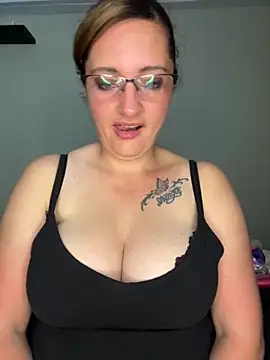 Snapshot of XADICTIVEX chatting on 10/05/25, 08:18 XADICTIVEX online show from 10/05/25, 08:18