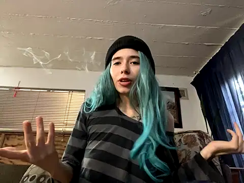 Snapshot of the_holy_t chatting on 09/21/25, 02:19 the holy t online show from 09/21/25, 02:19