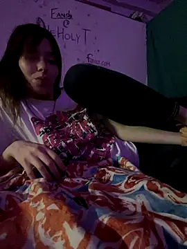 Snapshot of the_holy_t chatting on 11/15/25, 05:20 the holy t online show from 11/15/25, 05:20