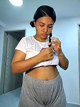 Snapshot of Eimy-04 chatting on 09/19/25, 01:51 Eimy-04 online show from 09/19/25, 01:51