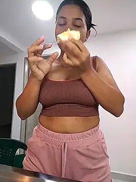 Snapshot of Eimy-04 chatting on 10/02/25, 09:27 Eimy-04 online show from 10/02/25, 09:27