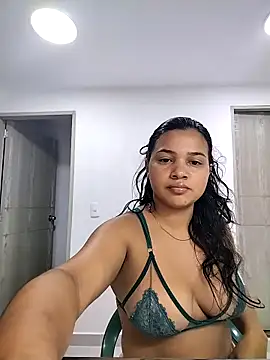 Snapshot of Eimy-04 chatting on 10/10/25, 04:06 Eimy-04 online show from 10/10/25, 04:06