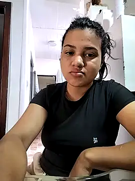 Snapshot of Eimy-04 chatting on 10/18/25, 05:35 Eimy-04 online show from 10/18/25, 05:35