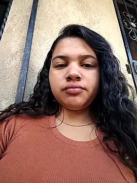 Snapshot of Eimy-04 chatting on 10/19/25, 09:15 Eimy-04 online show from 10/19/25, 09:15