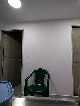 Snapshot of Eimy-04 chatting on 10/20/25, 10:43 Eimy-04 online show from 10/20/25, 10:43