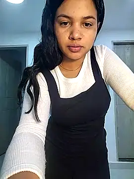 Snapshot of Eimy-04 chatting on 10/25/25, 12:51 Eimy-04 online show from 10/25/25, 12:51